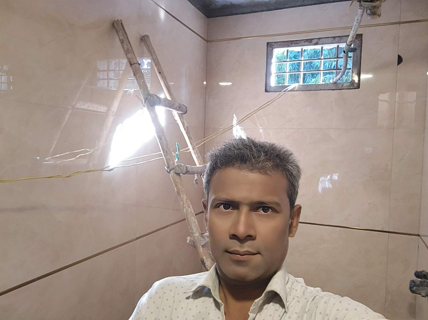 modern glossy bathroom wall tiles design